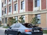 Skoda Superb 2018 года за 12 000 000 тг. в Шымкент – фото 4