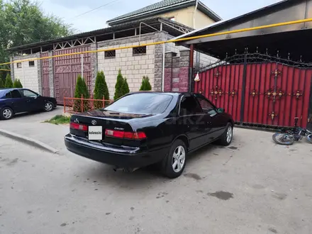 Toyota Camry 1998 года за 2 600 000 тг. в Алматы – фото 5