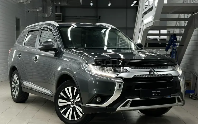 Mitsubishi Outlander 2021 года за 9 900 000 тг. в Астана