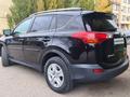 Toyota RAV4 2015 года за 11 000 000 тг. в Актобе – фото 3