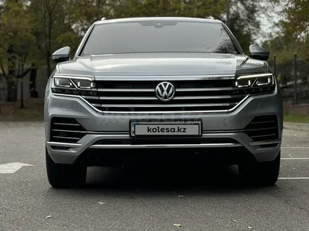 Volkswagen Touareg 2018 года за 24 150 000 тг. в Алматы – фото 3