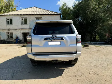 Toyota 4Runner 2017 года за 16 500 000 тг. в Актобе – фото 5