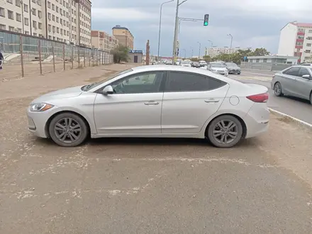 Hyundai Elantra 2018 года за 4 800 000 тг. в Актау – фото 3