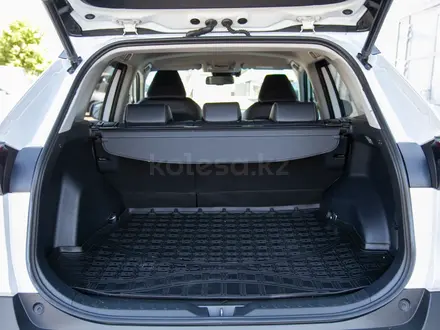 Toyota RAV4 Luxe 2020 года за 12 900 000 тг. в Алматы – фото 14