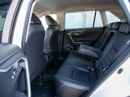 Toyota RAV4 Luxe 2020 года за 12 900 000 тг. в Алматы – фото 11