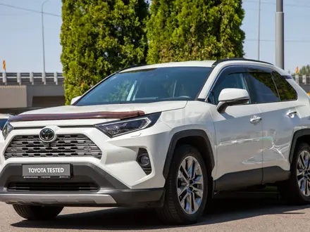 Toyota RAV4 Luxe 2020 года за 12 900 000 тг. в Алматы – фото 2
