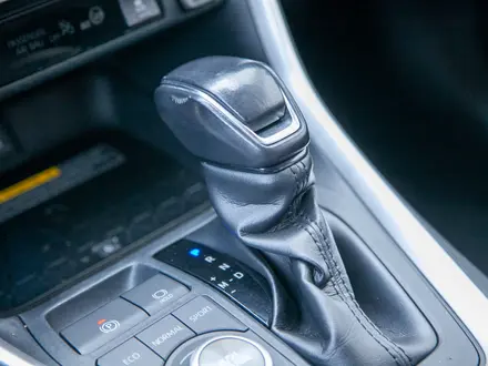 Toyota RAV4 Luxe 2020 года за 12 900 000 тг. в Алматы – фото 21