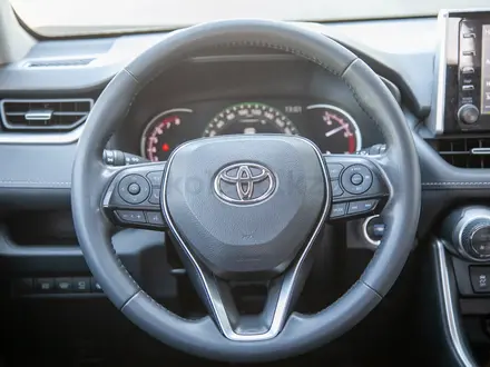 Toyota RAV4 Luxe 2020 года за 12 900 000 тг. в Алматы – фото 13