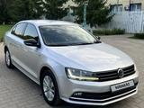 Volkswagen Jetta 2017 года за 6 800 000 тг. в Уральск – фото 2