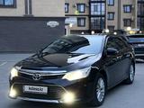 Toyota Camry 2015 года за 11 450 000 тг. в Уральск – фото 3