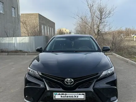 Toyota Camry 2021 года за 12 600 000 тг. в Уральск – фото 10