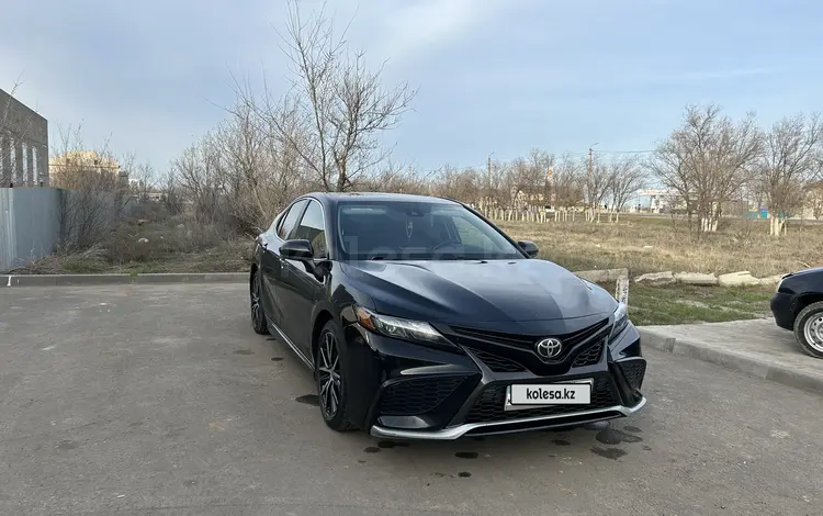 Toyota Camry 2021 года за 12 600 000 тг. в Уральск