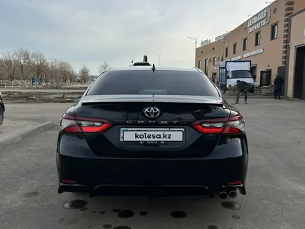 Toyota Camry 2021 года за 12 600 000 тг. в Уральск – фото 7