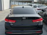 Kia K5 2015 года за 8 700 000 тг. в Байсерке – фото 2