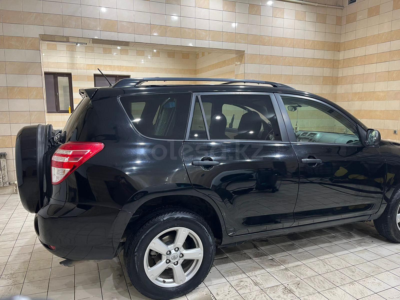 Toyota RAV4 2011 г.