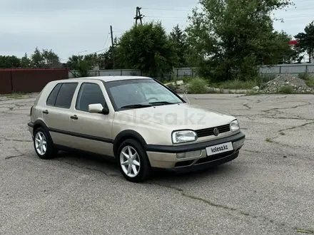 Volkswagen Golf 1996 года за 1 800 000 тг. в Алматы – фото 3