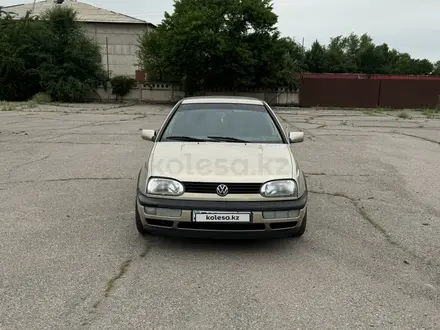 Volkswagen Golf 1996 года за 1 800 000 тг. в Алматы – фото 2