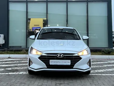 Hyundai Elantra 2019 года за 6 790 000 тг. в Караганда – фото 2