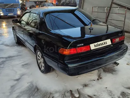 Toyota Camry 1998 года за 2 400 000 тг. в Алматы – фото 3