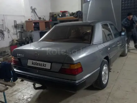 Mercedes-Benz E 230 1992 года за 1 200 000 тг. в Кызылорда – фото 2