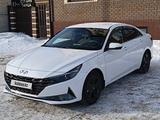 Hyundai Elantra 2023 года за 8 600 000 тг. в Уральск – фото 2