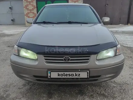 Toyota Camry 1998 года за 3 900 000 тг. в Семей