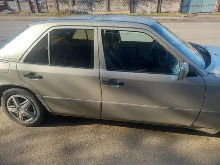 Mercedes-Benz E 230 1991 года за 1 200 000 тг. в Алматы – фото 2