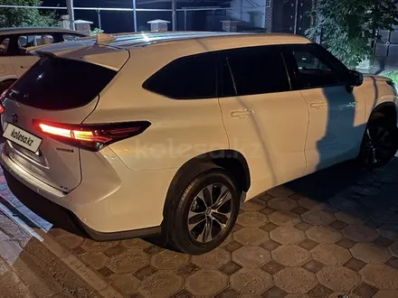 Toyota Highlander 2022 года за 26 200 000 тг. в Шымкент – фото 3
