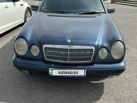 Mercedes-Benz E 240 1996 года за 2 500 000 тг. в Шымкент