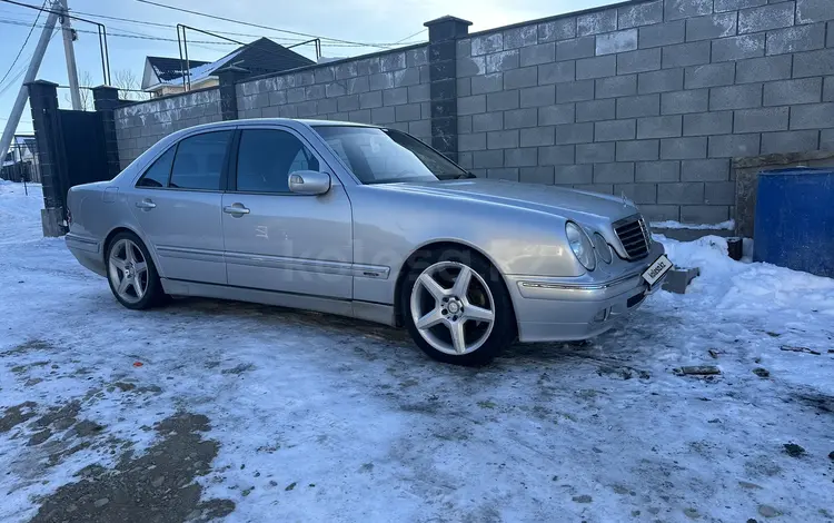 Mercedes-Benz E 320 2000 годаfor7 500 000 тг. в Алматы