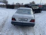 Mercedes-Benz E 200 1993 года за 1 500 000 тг. в Караганда – фото 4