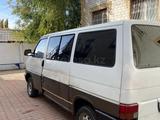 Volkswagen Caravelle 1993 года за 1 100 000 тг. в Павлодар – фото 2