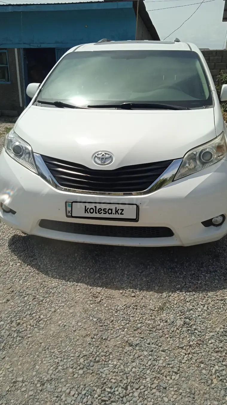 Toyota Sienna, 2012