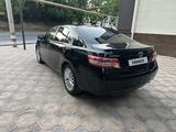 Toyota Camry 2010 года за 5 950 000 тг. в Шымкент – фото 2