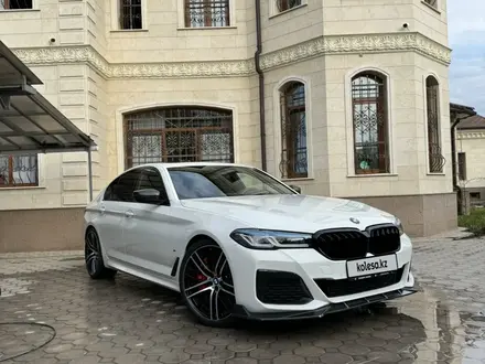 BMW 540 2019 года за 29 500 000 тг. в Алматы – фото 2