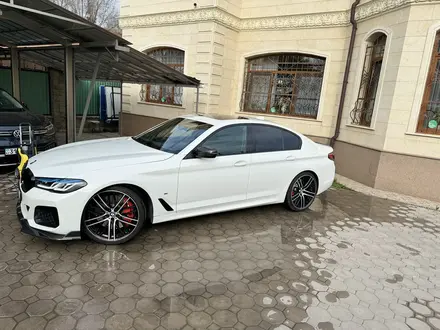 BMW 540 2019 года за 29 500 000 тг. в Алматы – фото 7