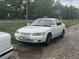 Toyota Camry 1999 года за 2 700 000 тг. в Усть-Каменогорск – фото 2