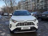 Toyota RAV4 2021 года за 16 543 000 тг. в Алматы