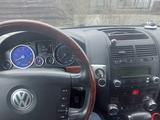 Volkswagen Touareg 2004 годаүшін5 500 000 тг. в Рудный – фото 5