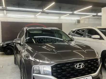 Hyundai Santa Fe 2023 года за 15 500 000 тг. в Караганда – фото 2