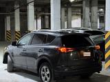 Toyota RAV4 2016 годаүшін7 700 000 тг. в Актау – фото 3