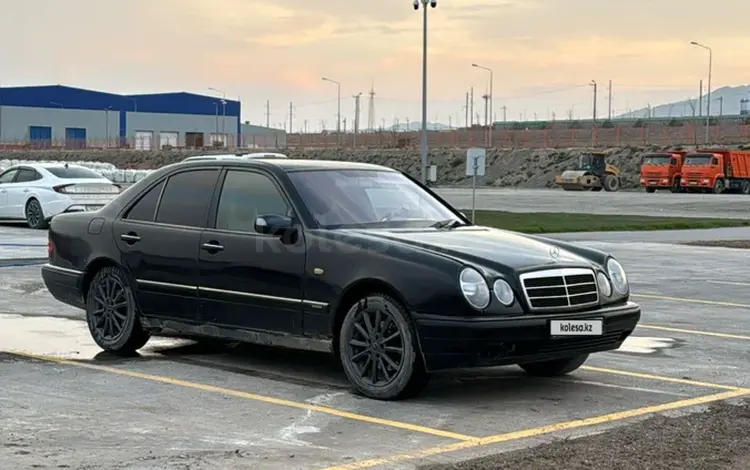 Mercedes-Benz E 320 1997 года за 2 700 000 тг. в Семей