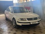 Volkswagen Passat 1997 годаүшін2 200 000 тг. в Тараз