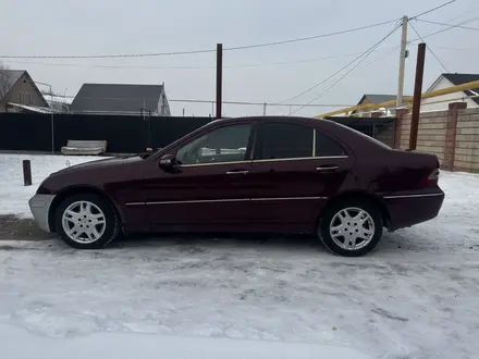 Mercedes-Benz C 240 2002 года за 2 100 000 тг. в Алматы – фото 3