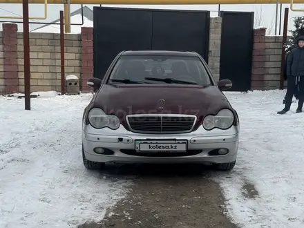 Mercedes-Benz C 240 2002 года за 2 100 000 тг. в Алматы