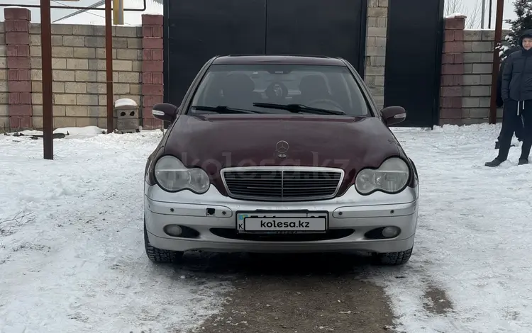 Mercedes-Benz C 240 2002 года за 2 100 000 тг. в Алматы