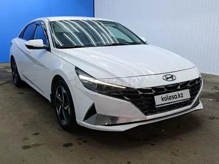 Hyundai Elantra 2021 года за 7 071 000 тг. в Актобе – фото 3