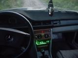 Mercedes-Benz E 200 1989 годаүшін600 000 тг. в Караганда – фото 4