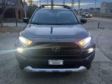 Toyota RAV4 2020 года за 14 000 000 тг. в Атырау