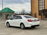 Toyota Camry 2014 года за 8 000 000 тг. в Уральск – фото 2